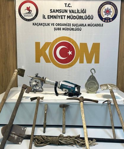 Samsun'da araziye çukur kazarak define arayan 4 şüpheli yakalandı