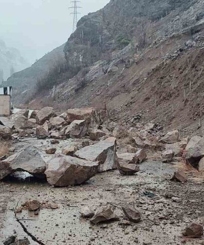 Artvin'in Yusufeli ilçesinde heyelan