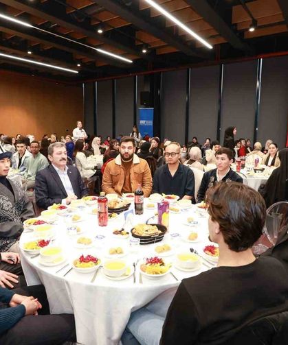 Bir sofra etrafında 100'den fazla ülke: Uluslararası öğrencilerle gönül köprüsü kuruldu