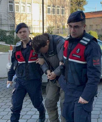 Evinde yasaklı madde ve silahla yakalanan şahıs adliyeye sevk edildi