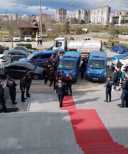 Fuhuş operasyonunda 8 kişi adliyede