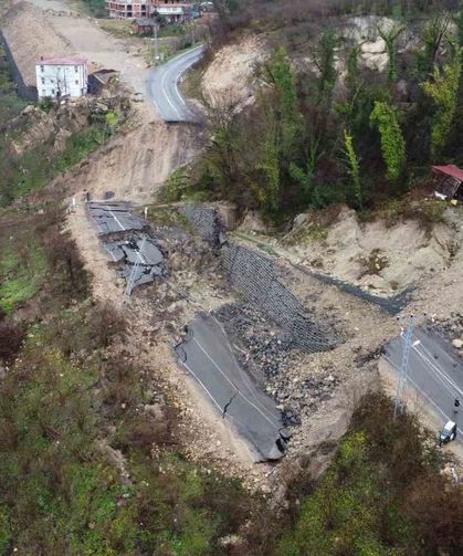 Ordu-İç Anadolu bağlantı yolundaki heyelan havadan görüntülendi