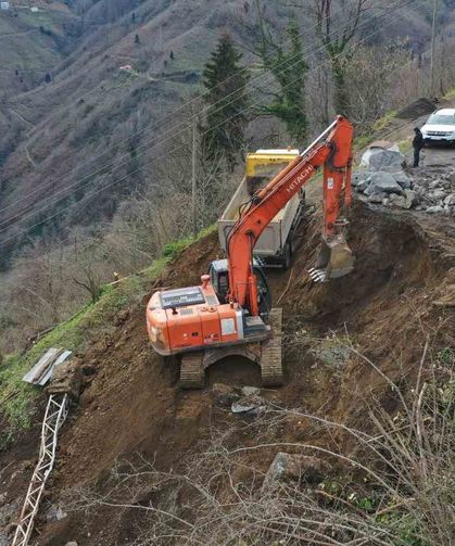 Ordu'da eriyen kar suları heyelanlara neden oldu