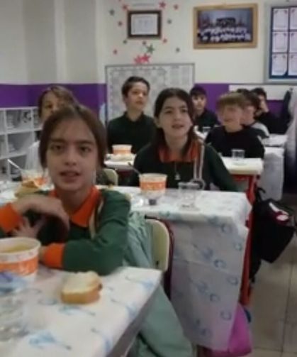 Minik öğrenciler ilk kez 'tekne orucu' tutmanın sevincini yaşadı