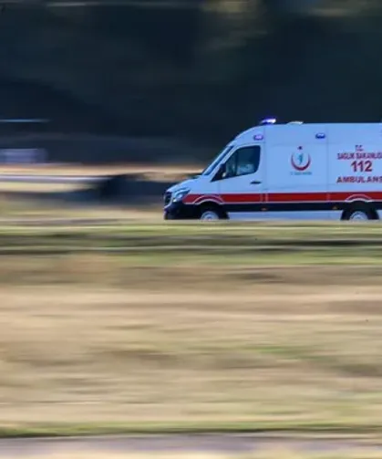 Bölgemizde otomobil ile tırın çarpıştığı kazada 5 kişi yaralandı