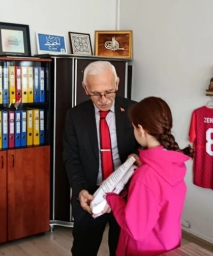 İnegöl Kaymakamlığı bayram hediyesi ile 400 çocuğu sevindirdi