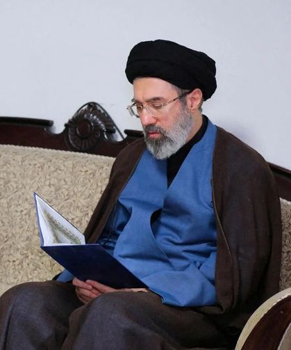 İran’da Yeni Dini Lider Mücteba Hamaney Oldu