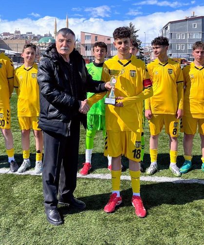 Bayburt Özel İdare Spor U15'de şampiyon oldu