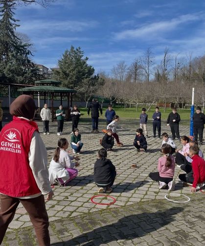 İlkokullarda fiziksel etkinlikler ve geleneksel çocuk oyunları şenlikleri başladı