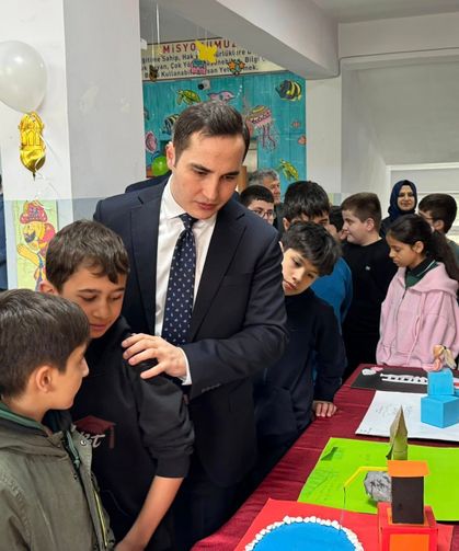 Kaymakam Beyazıt, 'Dilimizin Zenginlikleri' sergisini ziyaret etti