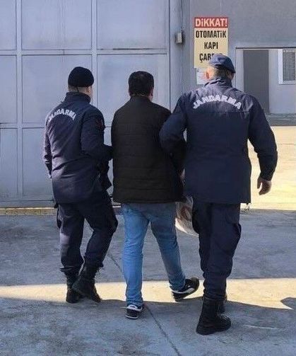 11 yıl ve 9 yıl hapisle aranan 2 hükümlü, jandarmadan kaçamadı
