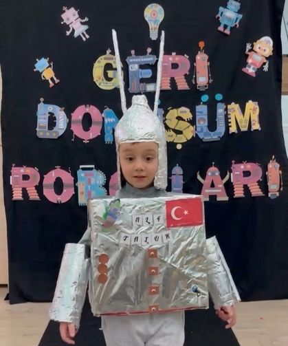 Aydıntepe'de geri dönüşüm malzemeleriyle robot defilesi yapıldı