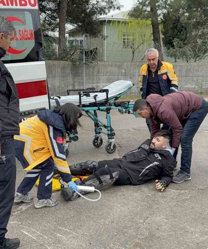 İlaç firmasının motosikleti doktorun aracına çarptı: 1 yaralı