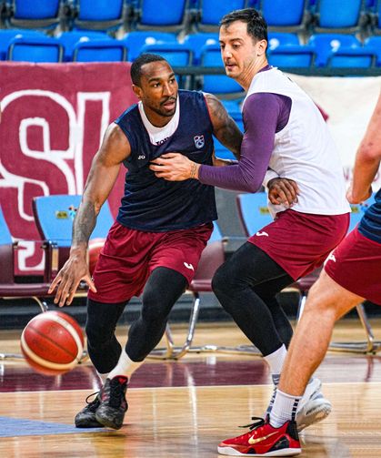 Dev Adamlar Karşıyaka Maçına Kilitlendi! Hedef Taraftarla Barışmak