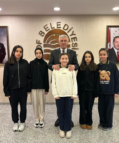 Of’ta Minik Muhabirler Başkan Sarıalioğlu’nu Ziyaret Etti