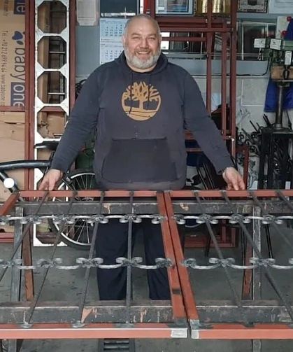 Demir Doğrama Ustası Ama Şifa Dağıtıyor: Fıtık Ağrılarını Masajla Gideriyor