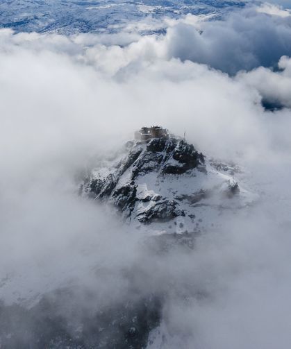 Gümüşhane ve çevre illerin yüksek kesimlerinde kar yağışı etkisini sürdürdü