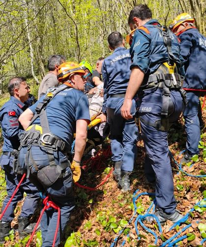 Kayalık alana düşen vatandaş AFAD'ın ipli istasyon sistemiyle kurtarıldı