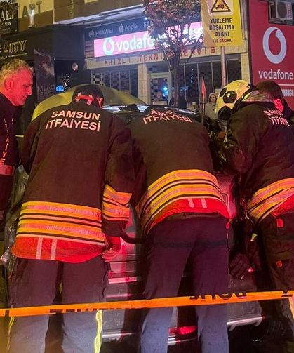 Yanan otomobil kullanılamaz hale geldi