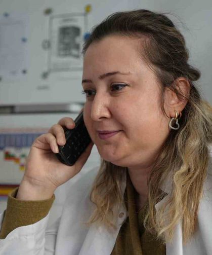 3 bin kişiyi arayarak kanser taramasına ikna eden ebenin azmi