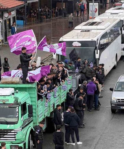 Amatör maçta ilginç görüntüler: Taraftarlar kamyon kasasında maça gitti