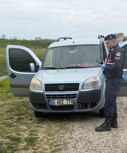Aracında silahla vurulmuş halde bulundu