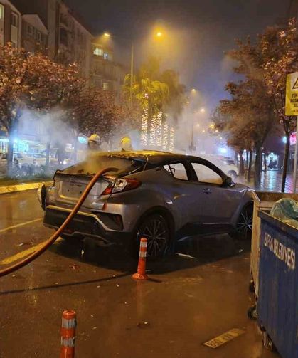 Babasıyla tartıştı, park halindeki aracı yaktı