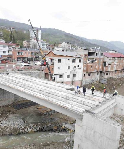 Dörtyol-Akpınar-Erikli ulaşım bağlantısını güçlendiren köprüde sona gelindi