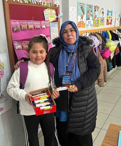 Küçük Aysima'dan öğretmenlerine duygulandıran sürpriz