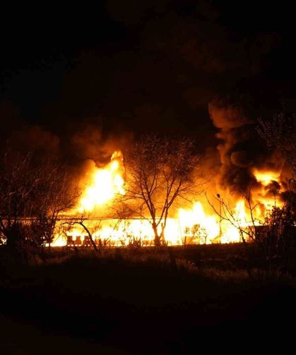 Samsun'da muz deposunda yangın: Alevler göğe yükseldi