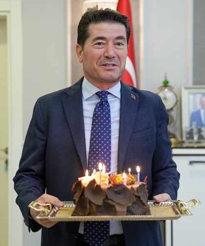 Başkan Kaya’ya Doğum Günü Sürprizi: Barış ve Adalet Mesajı