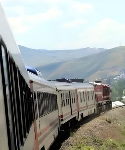 İsrail ordusundan İran'a yeni saldırı uyarısı: 'Trenlerden 21.00'e kadar uzak durun'