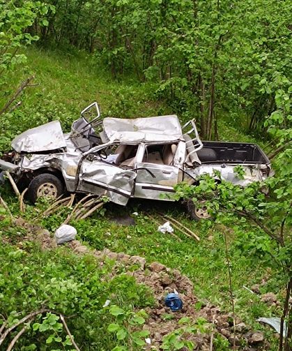 Trabzon'da kamyonet fındık bahçesine uçtu: 1 ölü