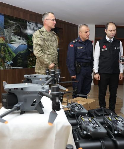 Artvin'de termal destekli dronlar güvenlik birimlerine teslim edildi