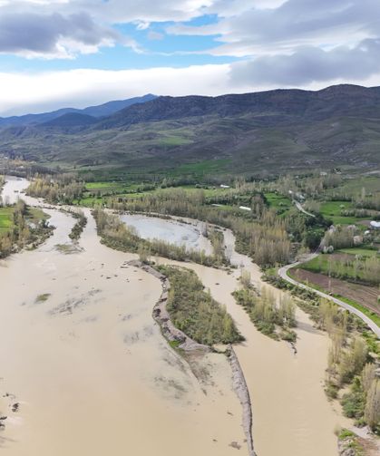 Bayburt'ta Çoruh Nehri'nin taşması sonucu tarım arazileri su altında kaldı