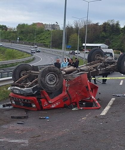 Devrilen kamyonetin sürücüsü hayatını kaybetti