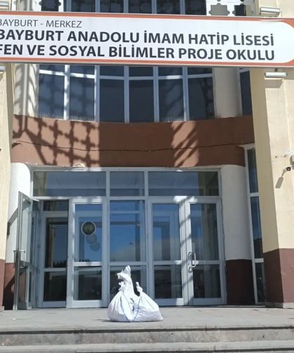 Bayburt Anadolu İHL öğrencileri 55 kilogram atık pil topladı