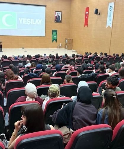 Bayburt'ta üniversite öğrencilerine bağımlılıkla mücadele anlatıldı