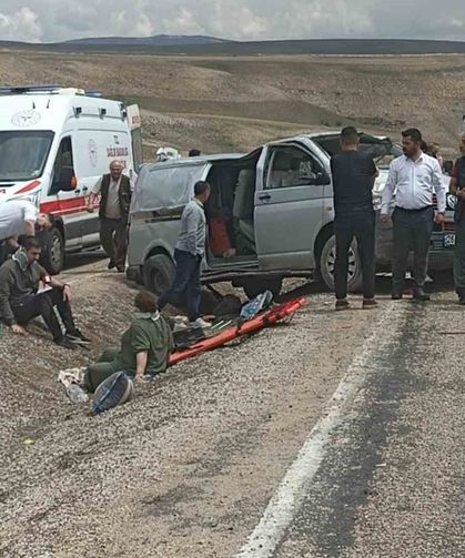 Bayram tatili yolunda feci kaza: 1 ölü 8 yaralı