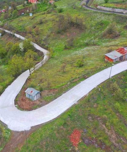 Beton yol çalışmaları devam ediyor