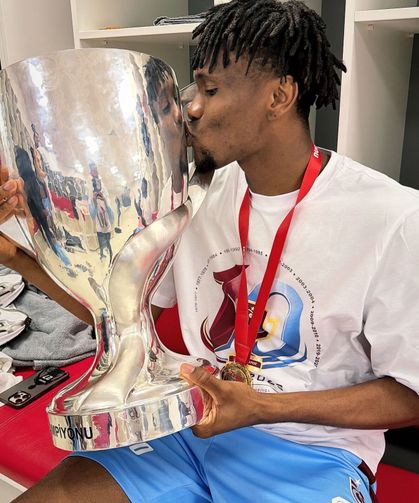 Trabzonspor’da Mutlu Haber: Nijeryalı Futbolcu Chibuike Nwaiwu Baba Olma Sevinci Yaşadı
