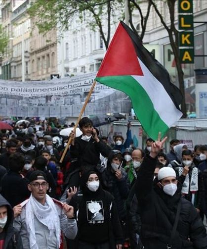 Eyfel Kulesi’nde Filistin Bayrağı Protestosu: 6 Gözaltı