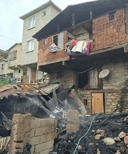 Rize’de Alevler Kısa Sürede Büyüdü, Bitişikteki Eve Sıçradı