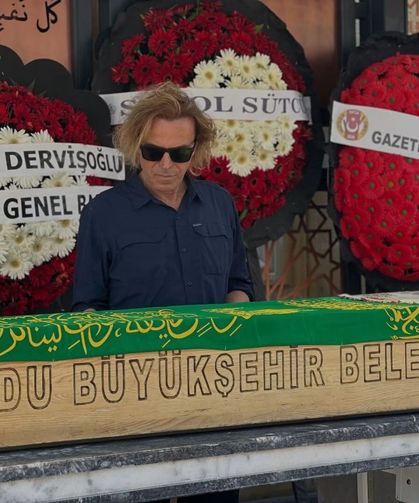 Sanatçı Soner Arıca'nın annesi Ordu'da son yolculuğuna uğurlandı