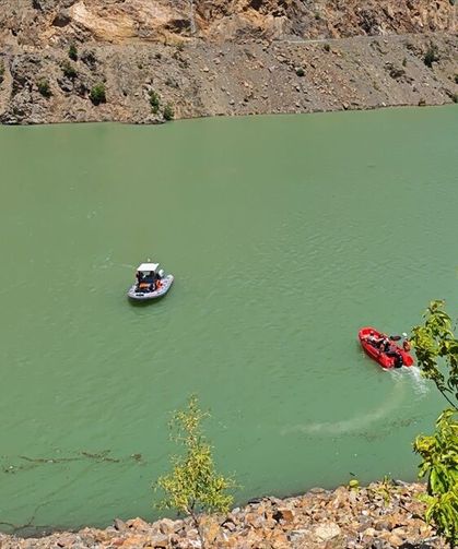 Artvin'de kayıp baba ve oğlunu arama çalışmalarına devam edildi
