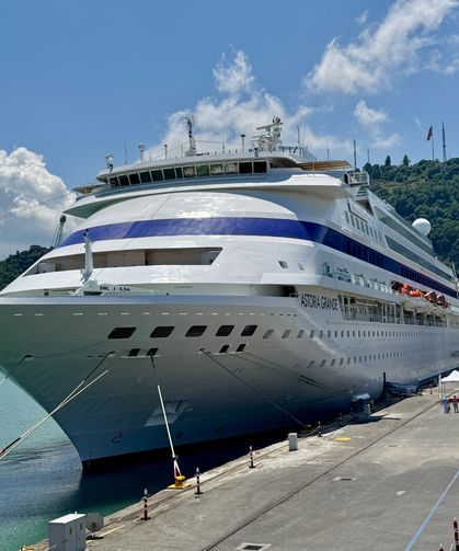 'Astoria Grande' kruvaziyeri Trabzon Limanı'na demirledi