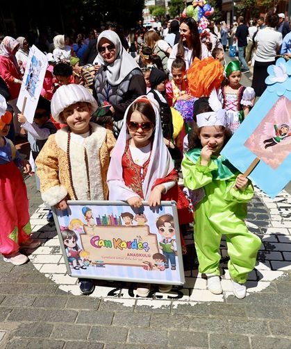 Trabzon'da 'Ellerim Küçük Hayallerim Büyük Çocuk Bienali Şenliği' düzenlendi
