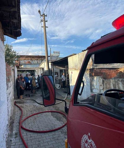 Balıkesir'de depoda korkutan yangın