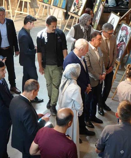 Bayburtlu genç yeteneklerin eserleri tarihi Taşhan'da sergilendi