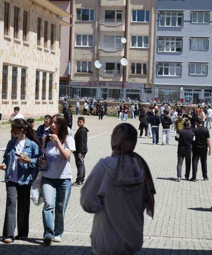 Bayburt'ta 876 öğrenci LGS heyecanı yaşadı